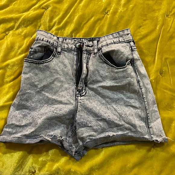 Light acid washed Denim Jean Shorts - Picture 6 of 7